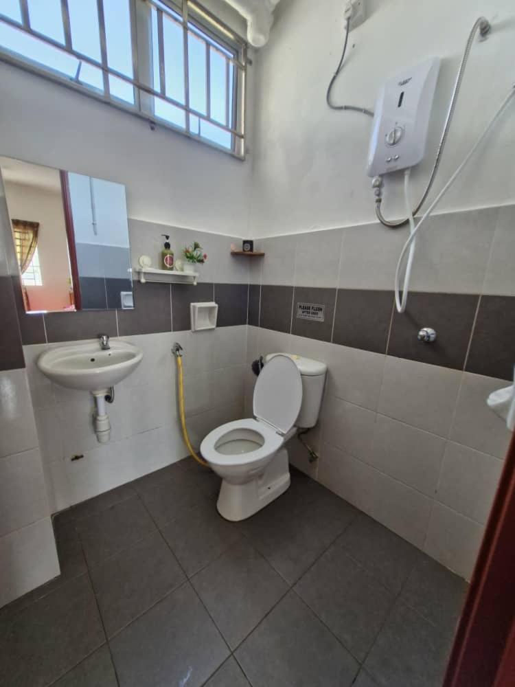 Anggerik Camelia Homestay Apartment Ladang Tok Pelam Kuala Terengganu Exterior photo